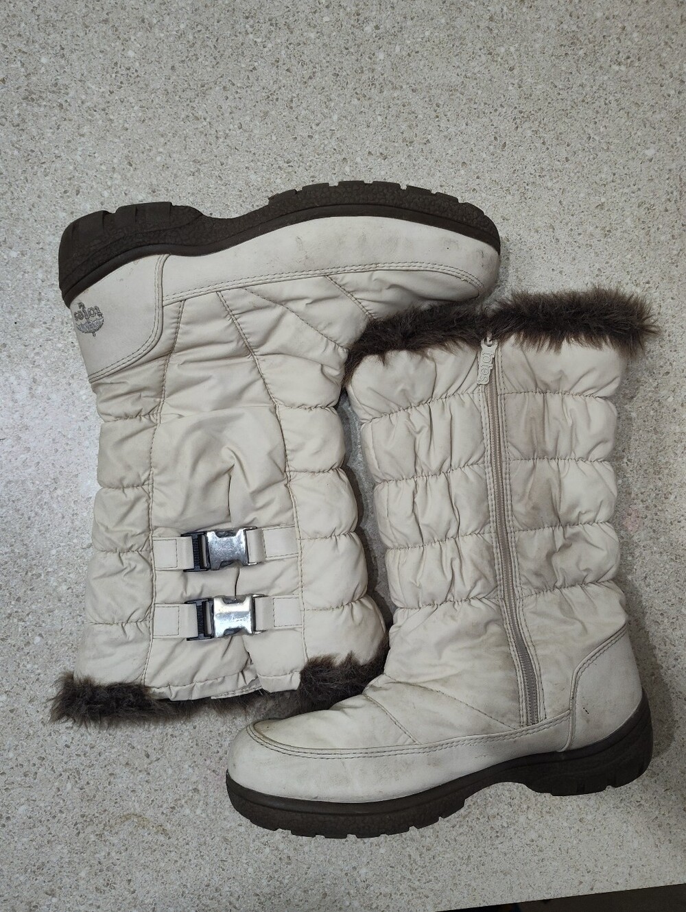 Women’s Cream Winter Boots with Faux Fur Trim